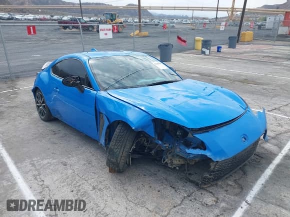 ✅ 2024 Toyota 86 • VIN: JF1ZNBB18R9759861 • Lot: 43259806. Listed on IAAI with 35,342 mi. Free auction sales archive from the USA and detailed vehicle history report at DreamBid. Image 1.