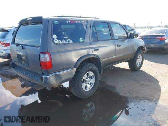 ✅ 1998 Toyota 4Runner SR5 • VIN: JT3HN86R8W0155448 • Lot: 43797506. Wystawiony na IAAI z przebiegiem 370 504 mil. Bezpłatny archiwum sprzedaży aukcyjnych z USA i szczegółowy raport historii pojazdu na DreamBid. Zdjęcie 4.