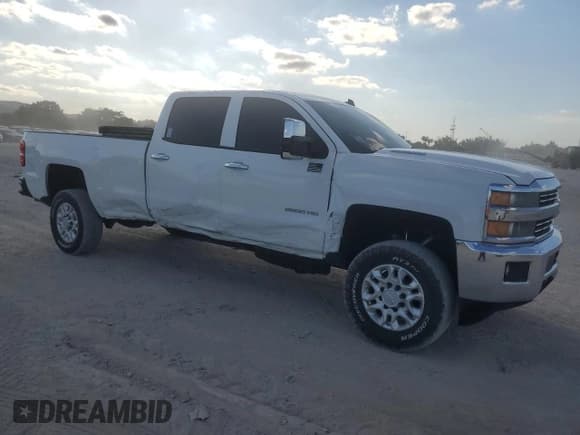 ✅ 2015 Chevrolet Silverado 2500HD LT • VIN: 1GC1CVE81FF100234 • Lot: 82527324. Wystawiony na Copart z przebiegiem 195 796 mil. Bezpłatny archiwum sprzedaży aukcyjnych z USA i szczegółowy raport historii pojazdu na DreamBid. Zdjęcie 4.
