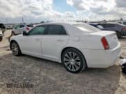 ✅ 2014 Chrysler 300 S • VIN: 2C3CCABG6EH181245 • Lot: 93874655. Wystawiony na Copart z przebiegiem 214 718 mil. Bezpłatny archiwum sprzedaży aukcyjnych z USA i szczegółowy raport historii pojazdu na DreamBid. Zdjęcie 2.