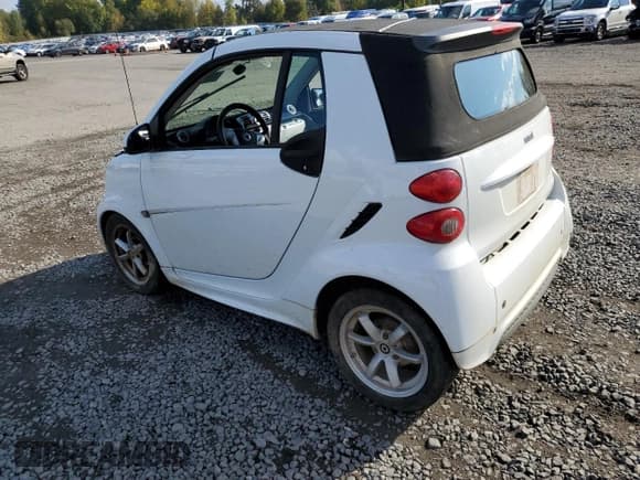 ✅ 2015 Smart fortwo Passion • VIN: WMEEK3BA5FK835565 • Lot: 76688204. Wystawiony na Copart z przebiegiem 62 674 mil. Bezpłatny archiwum sprzedaży aukcyjnych z USA i szczegółowy raport historii pojazdu na DreamBid. Zdjęcie 2.