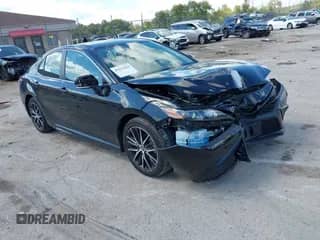 2023 Toyota Camry SE с VIN 4T1G11AK5PU795448, выставлен на аукционе IAAI как лот 43113634 с пробегом 54 366 миль миль и . История ставок и продаж доступна на DreamBid. Изображение 1.