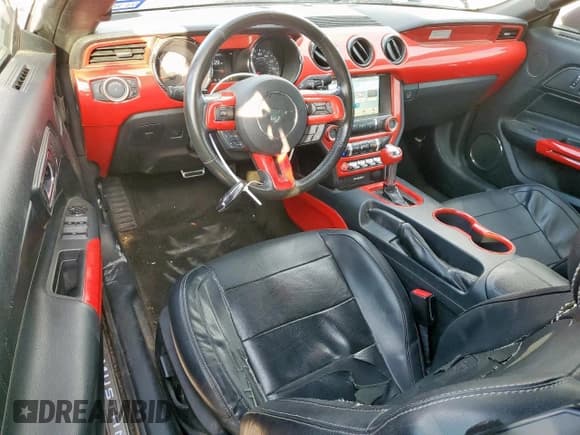 ✅ 2016 Ford Mustang EcoBoost Premium • VIN: 1FATP8UH9G5243929 • Лот: 70352405. Опубликован ранее на Copart с пробегом 163 895 миль. Бесплатный доступ к архиву аукционных продаж из США и подробный отчёт об истории автомобиля на DreamBid. Изображение 8.