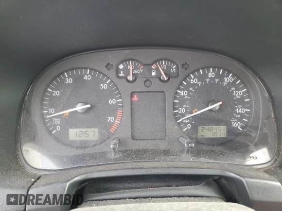 ✅ 2004 Volkswagen Golf GL • VIN: 9BWBL61J444029712 • Lot: 90353405. Wystawiony na Copart z przebiegiem 248 453 mil. Bezpłatny archiwum sprzedaży aukcyjnych z USA i szczegółowy raport historii pojazdu na DreamBid. Zdjęcie 9.