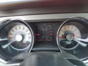 ✅ 2011 Ford Mustang V6 • VIN: 1ZVBP8EM6B5120550 • Lot: 70443985. Wystawiony na Copart z przebiegiem 71 120 mil. Bezpłatny archiwum sprzedaży aukcyjnych z USA i szczegółowy raport historii pojazdu na DreamBid. Zdjęcie 9.