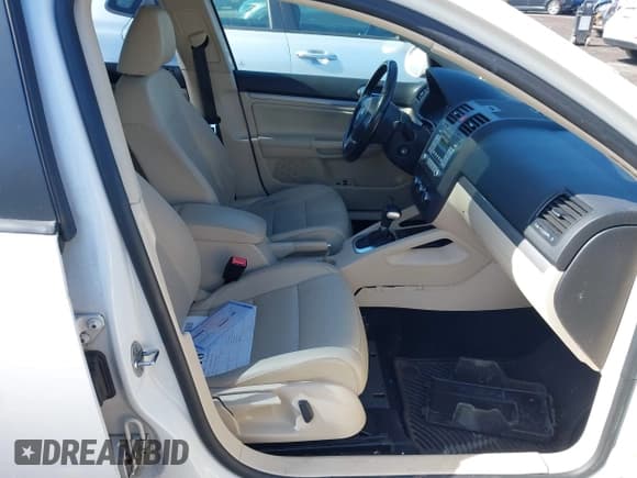 ✅ 2010 Volkswagen Jetta Limited Edition • VIN: 3VWRZ7AJ1AM148618 • Lot: 41812669. Listed on IAAI with 129,657 mi. Free auction sales archive from the USA and detailed vehicle history report at DreamBid. Image 5.