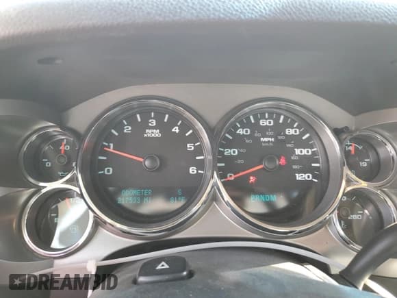 ✅ 2011 Chevrolet Silverado 1500 LT • VIN: 1GCNKSE01BZ186781 • Лот: 62784135. Опубликован ранее на Copart с пробегом 217 533 миль. Бесплатный доступ к архиву аукционных продаж из США и подробный отчёт об истории автомобиля на DreamBid. Изображение 9.