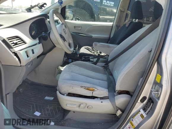 ✅ 2011 Toyota Sienna LE AAS • VIN: 5TDKK3DC9BS083274 • Lot: 53643185. Wystawiony na Copart z przebiegiem Nie podano. Bezpłatny archiwum sprzedaży aukcyjnych z USA i szczegółowy raport historii pojazdu na DreamBid. Zdjęcie 7.