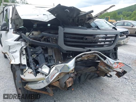 ✅ 2007 GMC Sierra 2500HD Work Truck • VIN: 1GTHK24DX7E179795 • Lot: 42764565. Wystawiony na IAAI z przebiegiem 337 205 mil. Bezpłatny archiwum sprzedaży aukcyjnych z USA i szczegółowy raport historii pojazdu na DreamBid. Zdjęcie 6.