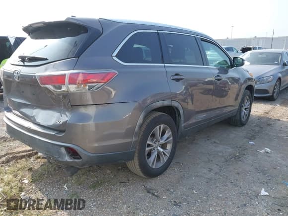 ✅ 2014 Toyota Highlander XLE • VIN: 5TDKKRFH9ES024094 • Lot: 42316722. Wystawiony na IAAI z przebiegiem 135 274 mil. Bezpłatny archiwum sprzedaży aukcyjnych z USA i szczegółowy raport historii pojazdu na DreamBid. Zdjęcie 4.