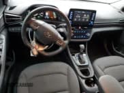 ✅ 2020 Hyundai Ioniq SE • VIN: KMHC65LDXLU225283 • Lot: 88311115. Wystawiony na Copart z przebiegiem 45 081 mil. Bezpłatny archiwum sprzedaży aukcyjnych z USA i szczegółowy raport historii pojazdu na DreamBid. Zdjęcie 8.