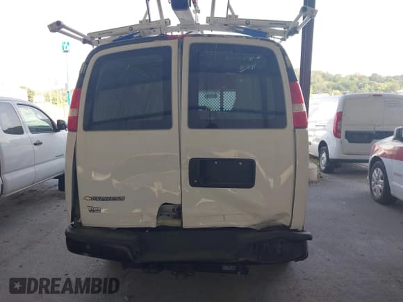 ✅ 2019 Chevrolet Express Cargo • VIN: 1GCWGAFP6K1301711 • Лот: 43324916. Опубликован ранее на IAAI с пробегом 52 047 миль. Бесплатный доступ к архиву аукционных продаж из США и подробный отчёт об истории автомобиля на DreamBid. Изображение 16.