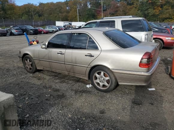 ✅ 2000 Mercedes-Benz C 230/260/280/320 • VIN: WDBHA29G5YA865241 • Lot: 87045355. Wystawiony na Copart z przebiegiem Nie podano. Bezpłatny archiwum sprzedaży aukcyjnych z USA i szczegółowy raport historii pojazdu na DreamBid. Zdjęcie 2.