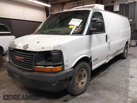 ✅ 2011 GMC Savana • VIN: 1GTZ7UCG5B1112471 • Lot: 41672798. Listed on IAAI with 245,722 mi. Free auction sales archive from the USA and detailed vehicle history report at DreamBid. Image 2.