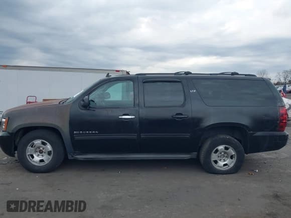 ✅ 2012 Chevrolet Suburban LT • VIN: 1GNSKJE70CR135971 • Lot: 43662992. Wystawiony na IAAI z przebiegiem 550 591 mil. Bezpłatny archiwum sprzedaży aukcyjnych z USA i szczegółowy raport historii pojazdu na DreamBid. Zdjęcie 6.