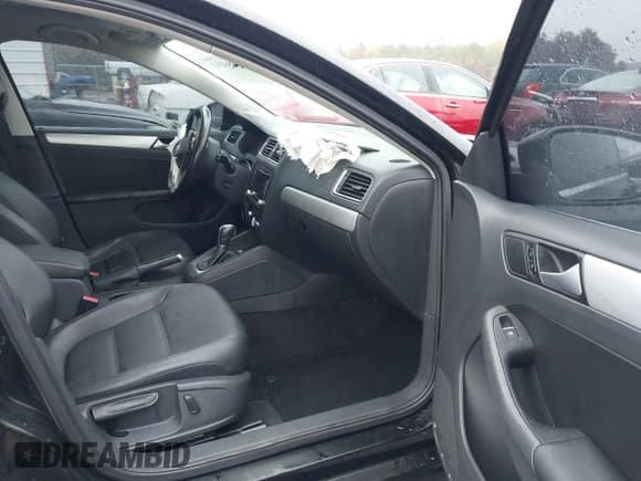 ✅ 2014 Volkswagen Jetta SE • VIN: 3VWD17AJ8EM400226 • Lot: 43564543. Wystawiony na IAAI z przebiegiem 194 106 mil. Bezpłatny archiwum sprzedaży aukcyjnych z USA i szczegółowy raport historii pojazdu na DreamBid. Zdjęcie 5.