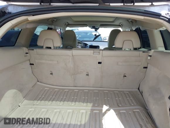 ✅ 2016 Volvo XC60 T5 Drive-E Premier • VIN: YV440MDK9G2787207 • Lot: 42819452. Listed on IAAI with 110,686 mi. Free auction sales archive from the USA and detailed vehicle history report at DreamBid. Image 17.