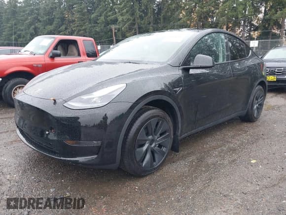 ✅ 2025 Tesla Model Y Long Range • VIN: 7SAYGDED3SF236893 • Лот: 43698211. Опубликован ранее на IAAI с пробегом 2 586 миль. Бесплатный доступ к архиву аукционных продаж из США и подробный отчёт об истории автомобиля на DreamBid. Изображение 2.