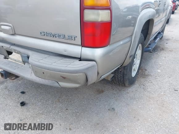 ✅ 2001 Chevrolet Suburban LS • VIN: 3GNFK16TX1G269025 • Лот: 42895358. Опубликован ранее на IAAI с пробегом Не указан. Бесплатный доступ к архиву аукционных продаж из США и подробный отчёт об истории автомобиля на DreamBid. Изображение 6.