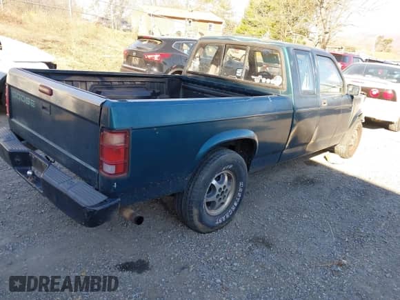 1994 Dodge Dakota z VIN 1B7GL23X6RW142082, wystawiony jako IAAI lot #41837256 z przebiegiem 179 165 mil mil oraz . Historia ofert i sprzedaży dostępna na DreamBid. Obrazek 4.