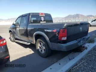 2009 Dodge 1500 SLT z VIN 1D3HV18T69S776506, wystawiony jako Copart lot #74544464 z przebiegiem 156 011 mil mil oraz Szkoda całkowita • Salvage title. Historia ofert i sprzedaży dostępna na DreamBid. Obrazek 2.