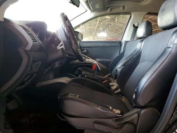 ✅ 2012 Mitsubishi Outlander SE • VIN: JA4AS3AW1CU001250 • Lot: 68048965. Wystawiony na Copart z przebiegiem 264 636 mil. Bezpłatny archiwum sprzedaży aukcyjnych z USA i szczegółowy raport historii pojazdu na DreamBid. Zdjęcie 7.