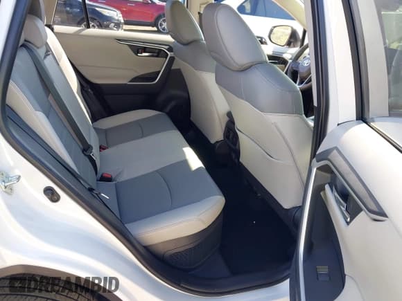 ✅ 2023 Toyota RAV4 Hybrid XLE Premium • VIN: JTMB6RFV2PD106354 • Лот: 43503049. Опубликован ранее на IAAI с пробегом 10 158 миль. Бесплатный доступ к архиву аукционных продаж из США и подробный отчёт об истории автомобиля на DreamBid. Изображение 8.