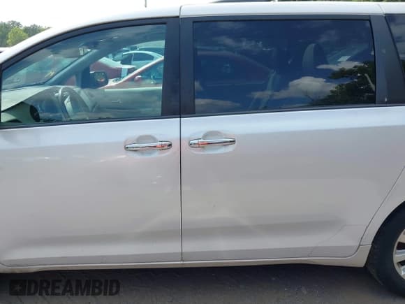 ✅ 2013 Toyota Sienna XLE • VIN: 5TDDK3DC4DS053496 • Lot: 42824206. Listed on IAAI with 246,912 mi. Free auction sales archive from the USA and detailed vehicle history report at DreamBid. Image 14.