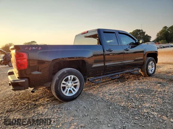 ✅ 2019 Chevrolet Silverado 1500 LT • VIN: 2GCVKPEC8K1169928 • Lot: 81097315. Wystawiony na Copart z przebiegiem 76 132 mil. Bezpłatny archiwum sprzedaży aukcyjnych z USA i szczegółowy raport historii pojazdu na DreamBid. Zdjęcie 3.