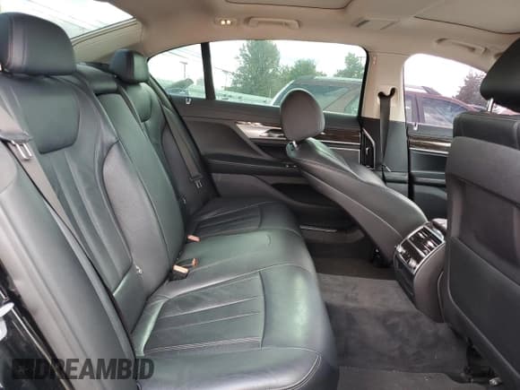 ✅ 2019 BMW 7 Series 740i xDrive • VIN: WBA7E4C58KGV28584 • Lot: 87237515. Listed on Copart with 196,536 mi. Free auction sales archive from the USA and detailed vehicle history report at DreamBid. Image 10.