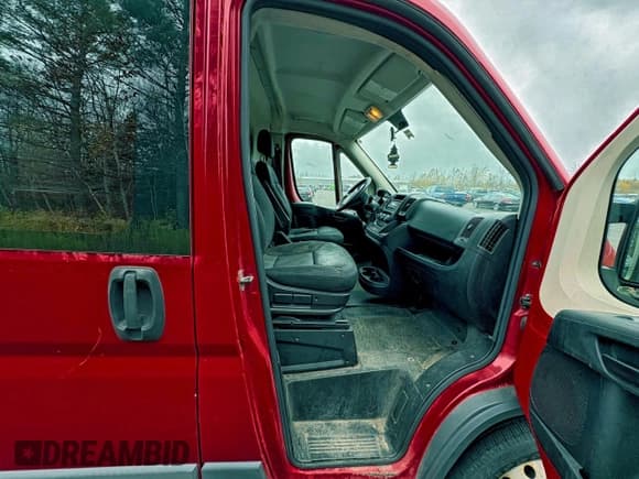 ✅ 2014 Ram ProMaster Cargo • VIN: 3C6TRVNG0EE127861 • Lot: 96756895. Wystawiony na Copart z przebiegiem Nie podano. Bezpłatny archiwum sprzedaży aukcyjnych z USA i szczegółowy raport historii pojazdu na DreamBid. Zdjęcie 5.