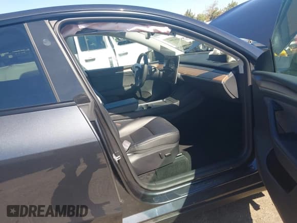 ✅ 2025 Tesla Model Y Long Range • VIN: 7SAYGDED9SF215904 • Lot: 43470903. Listed on IAAI with 27,348 mi. Free auction sales archive from the USA and detailed vehicle history report at DreamBid. Image 5.