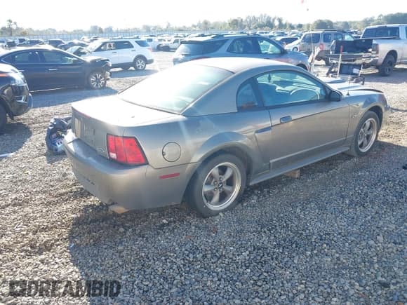 ✅ 2002 Ford Mustang GT Deluxe • VIN: 1FAFP42X82F133201 • Lot: 43632074. Listed on IAAI with 214,684 mi. Free auction sales archive from the USA and detailed vehicle history report at DreamBid. Image 4.