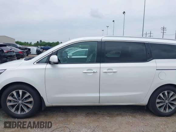 ✅ 2017 Kia Sedona EX • VIN: KNDMC5C12H6337871 • Лот: 42356160. Опубликован ранее на IAAI с пробегом 65 353 миль. Бесплатный доступ к архиву аукционных продаж из США и подробный отчёт об истории автомобиля на DreamBid. Изображение 15.