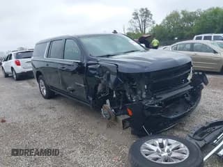 ✅ 2022 Chevrolet Suburban Premier • VIN: 1GNSKFKD4NR340736 • Lot: 40483126. Wystawiony na IAAI z przebiegiem 29 240 mil. Bezpłatny archiwum sprzedaży aukcyjnych z USA i szczegółowy raport historii pojazdu na DreamBid. Zdjęcie 1.