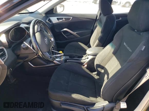 ✅ 2017 Hyundai Veloster • VIN: KMHTC6AD4HU318275 • Lot: 74269584. Wystawiony na Copart z przebiegiem 102 356 mil. Bezpłatny archiwum sprzedaży aukcyjnych z USA i szczegółowy raport historii pojazdu na DreamBid. Zdjęcie 7.