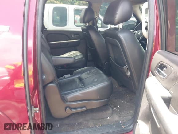 ✅ 2010 Chevrolet Suburban LT • VIN: 1GNUKJE36AR190377 • Lot: 42469372. Listed on IAAI with 173,274 mi. Free auction sales archive from the USA and detailed vehicle history report at DreamBid. Image 8.