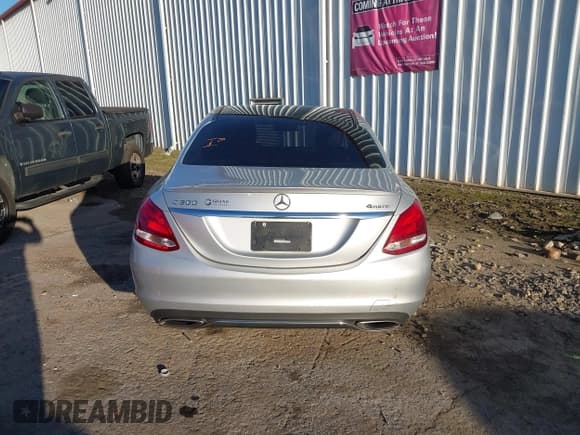 ✅ 2016 Mercedes-Benz C 300 • VIN: 55SWF4KB5GU105108 • Lot: 43705564. Wystawiony na IAAI z przebiegiem 206 994 mil. Bezpłatny archiwum sprzedaży aukcyjnych z USA i szczegółowy raport historii pojazdu na DreamBid. Zdjęcie 16.