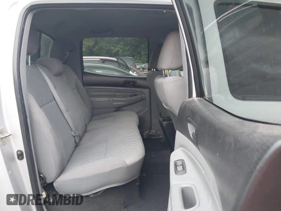✅ 2013 Toyota Tacoma • VIN: 3TMMU4FN1DM054202 • Lot: 42871926. Listed on IAAI with 270,648 mi. Free auction sales archive from the USA and detailed vehicle history report at DreamBid. Image 8.