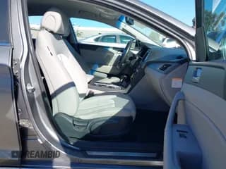 ✅ 2017 Hyundai Sonata • VIN: KMHE14L26HA074323 • Лот: 43610223. Опубликован ранее на IAAI с пробегом 160 950 миль. Бесплатный доступ к архиву аукционных продаж из США и подробный отчёт об истории автомобиля на DreamBid. Изображение 5.