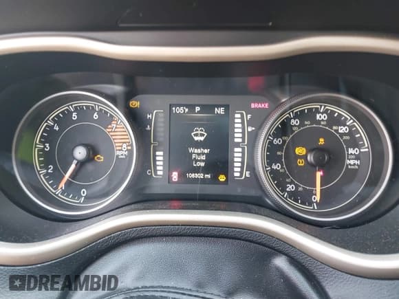 ✅ 2017 Jeep Cherokee Latitude • VIN: 1C4PJMCS2HW579551 • Lot: 43212042. Wystawiony na IAAI z przebiegiem 106 302 mil. Bezpłatny archiwum sprzedaży aukcyjnych z USA i szczegółowy raport historii pojazdu na DreamBid. Zdjęcie 7.