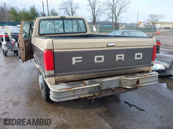 ✅ 1989 Ford F-250 • VIN: 2FTHF25H5KCB18665 • Lot: 41893395. Listed on IAAI with Not provided. Free auction sales archive from the USA and detailed vehicle history report at DreamBid. Image 3.