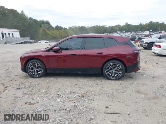 ✅ 2024 BMW iX xDrive50 • VIN: WB523CF07RCN63482 • Lot: 43406139. Wystawiony na IAAI z przebiegiem 26 929 mil. Bezpłatny archiwum sprzedaży aukcyjnych z USA i szczegółowy raport historii pojazdu na DreamBid. Zdjęcie 13.