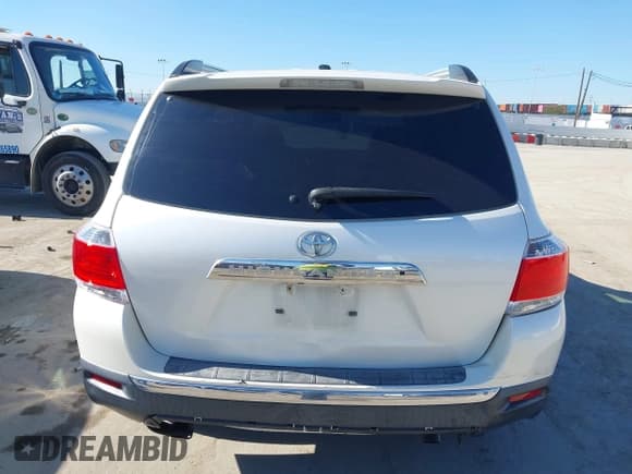 ✅ 2013 Toyota Highlander Limited • VIN: 5TDYK3EH1DS110443 • Lot: 43818172. Listed on IAAI with 111,519 mi. Free auction sales archive from the USA and detailed vehicle history report at DreamBid. Image 16.