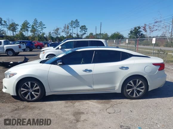 ✅ 2017 Nissan Maxima Platinum • VIN: 1N4AA6AP3HC408962 • Lot: 43696469. Wystawiony na IAAI z przebiegiem 133 160 mil. Bezpłatny archiwum sprzedaży aukcyjnych z USA i szczegółowy raport historii pojazdu na DreamBid. Zdjęcie 14.