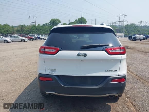 ✅ 2014 Jeep Cherokee Limited • VIN: 1C4PJMDS9EW246970 • Lot: 42439979. Listed on IAAI with 220,384 mi. Free auction sales archive from the USA and detailed vehicle history report at DreamBid. Image 17.
