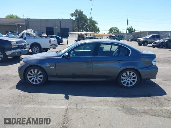 ✅ 2006 BMW 3 Series 330i • VIN: WBAVB33546PS18125 • Lot: 43156429. Listed on IAAI with 237,312 mi. Free auction sales archive from the USA and detailed vehicle history report at DreamBid. Image 14.