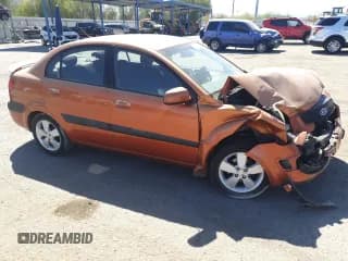 ✅ 2007 Kia Rio LX • VIN: KNADE123476205843 • Lot: 69333014. Wystawiony na Copart z przebiegiem 178 896 mil. Bezpłatny archiwum sprzedaży aukcyjnych z USA i szczegółowy raport historii pojazdu na DreamBid. Zdjęcie 4.