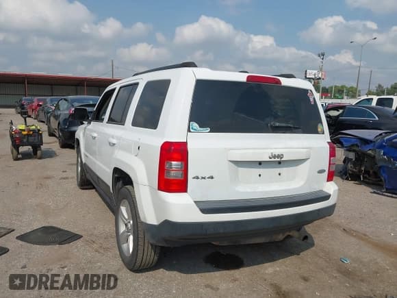 ✅ 2016 Jeep Patriot High Altitude • VIN: 1C4NJRFB0GD696880 • Lot: 43247007. Wystawiony na IAAI z przebiegiem 131 970 mil. Bezpłatny archiwum sprzedaży aukcyjnych z USA i szczegółowy raport historii pojazdu na DreamBid. Zdjęcie 2.