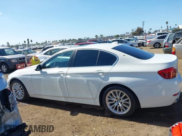 ✅ 2016 BMW 5 Series 528i • VIN: WBA5A5C57GG353101 • Lot: 43524291. Listed on IAAI with Not provided. Free auction sales archive from the USA and detailed vehicle history report at DreamBid. Image 14.